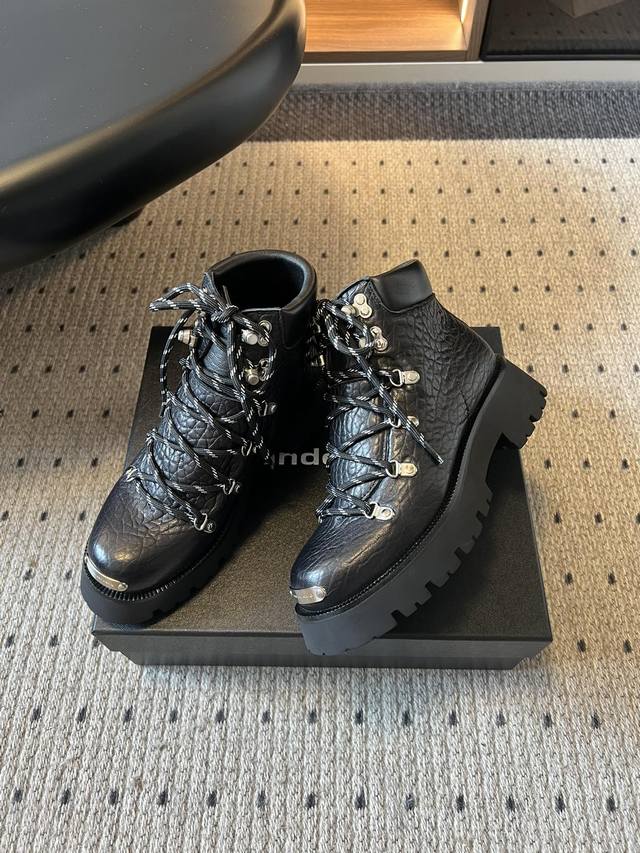 Top Quality Alexander Wan Hiking Lace-up Ankle Boots These boots combine the fun