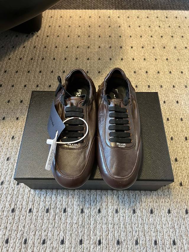 Top Quality prad*25Ss Leather Thin-Soled Sports Casual Shoes Crafted from premiu