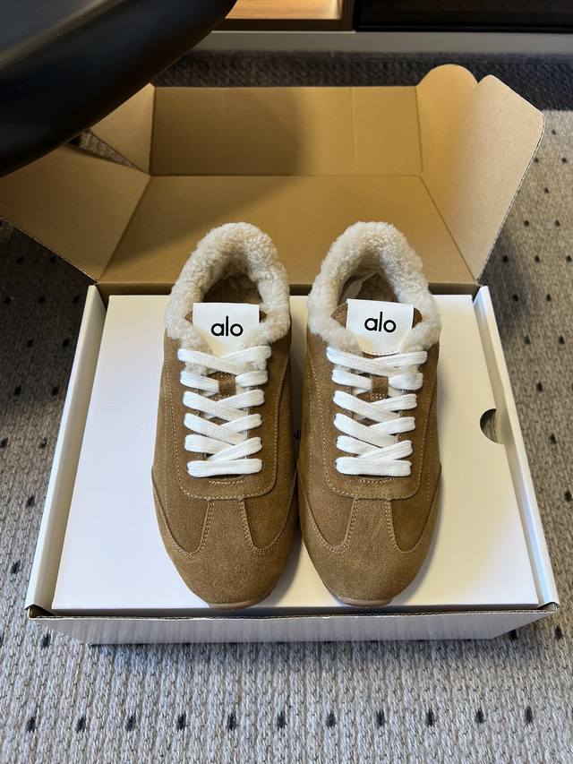 Top Quality Alo 25Ss New Retro Fleece-Lined Casual Sneakers The upper is made of