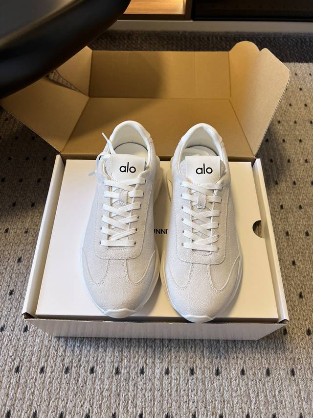 Top Quality Alo 25Ss New Retro Silhouette Casual Sneakers The upper is made of s