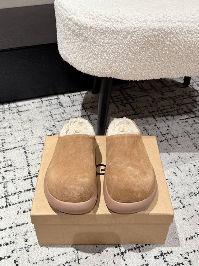 Ugg 25 New Casual Slip-on Loafers with Closed Toe The upper is made of suede, wi