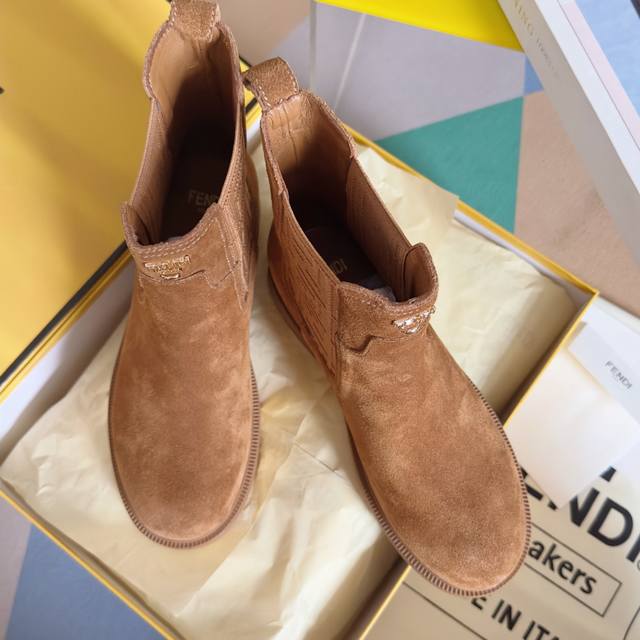 Top-tier version: Women's Fendi Filo series monogram Chelsea boots, riding boots