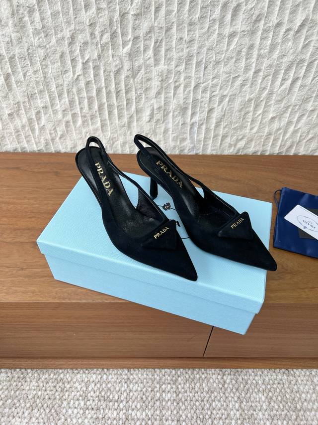 G286 Prada 25Ss Autumn/Winter New Triangle Logo High-Heeled Sandals These high h