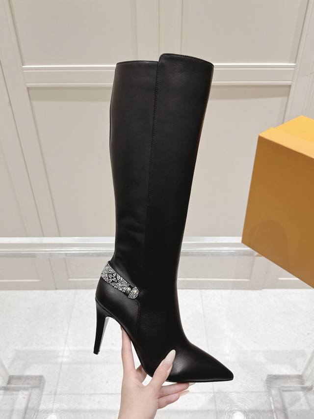 A new level of replica of LV autumn/winter long boots, unlocking the secrets of