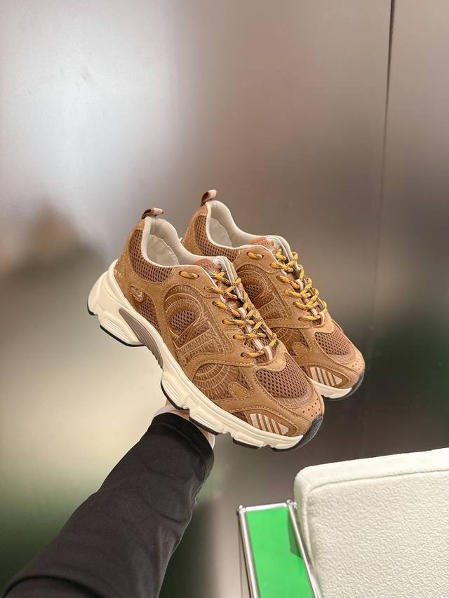 K020 Dior Dior Vibe Sneakers These Dior Vibe sneakers embody Dior's haute coutur