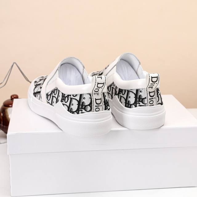 Factory direct price, sizes 38-44, returns and exchanges supported. Dior's late