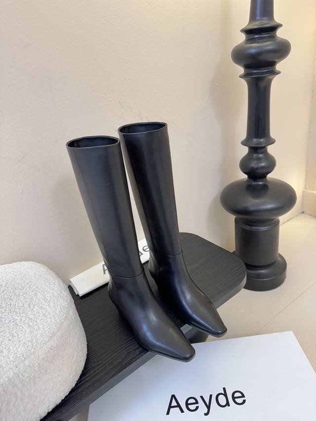 Aeyde New riding boots, super comfortable fit, very flattering to the leg shape,