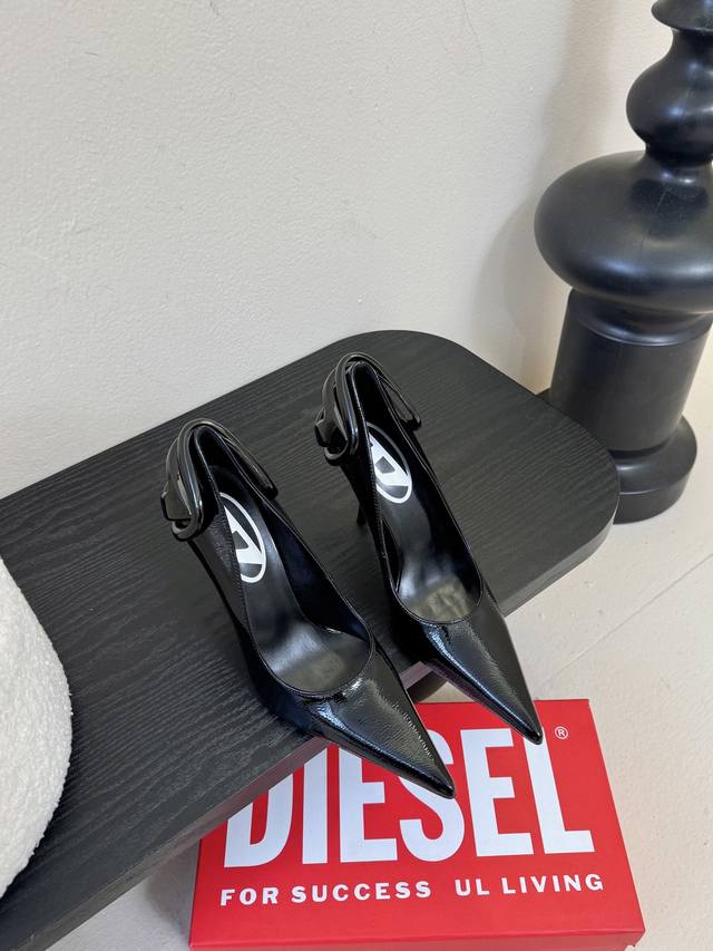 Diesel is hard not to love, it's so beautiful I can't take my eyes off it! Fashi