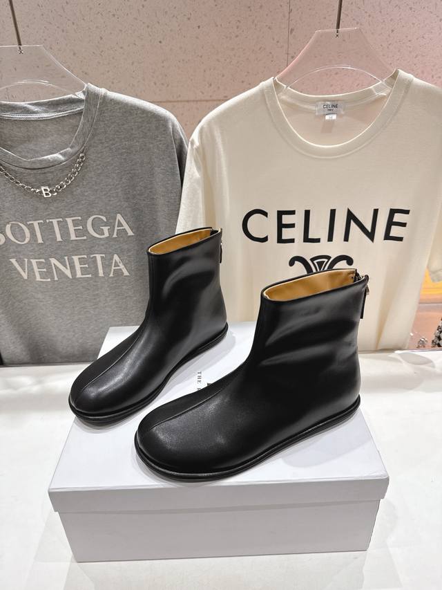 Autumn/Winter Hot Selling Flat Minimalist Ankle Boots Very comfortable ankle bo