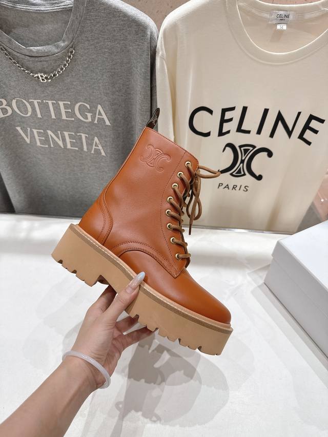 Celine New Retro Lace-up Thick-soled Mid-length Martin Boots/Knight Boots. A po
