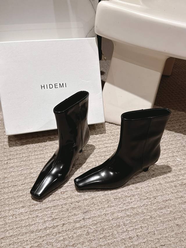Hidemi 2025 Autumn/Winter New Square Toe Boots. Stunning every season, these boo