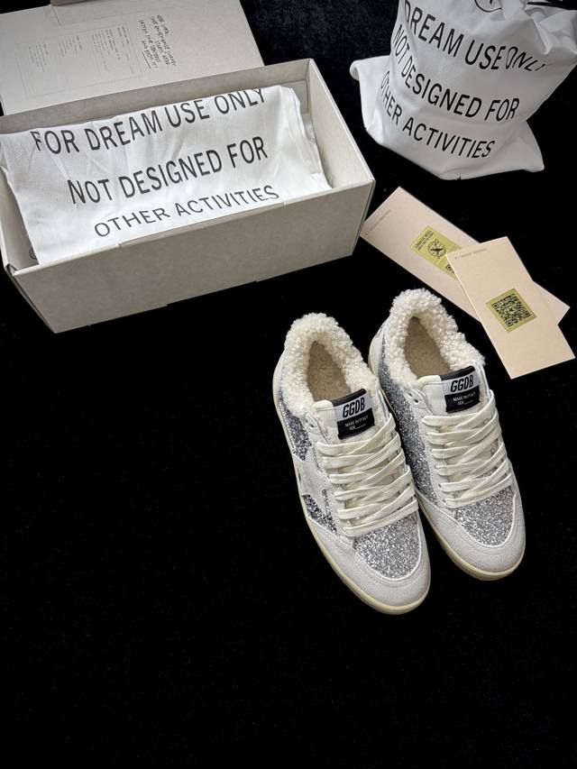 Ggdb Mauritius Training Shoes When retro distressing meets trendy design, these