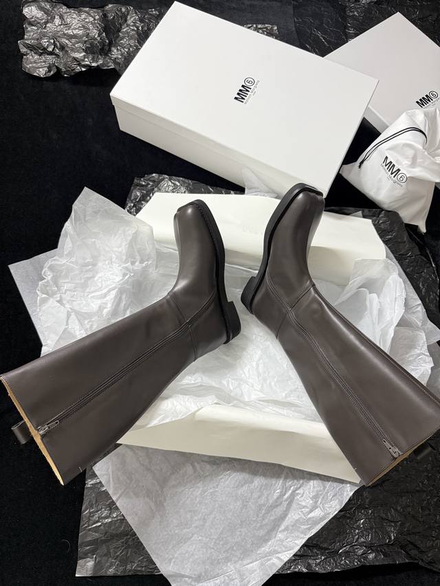 Cowhide p: Cowhide p: 480 Maison Margiela* Boots Cool and stylish street style