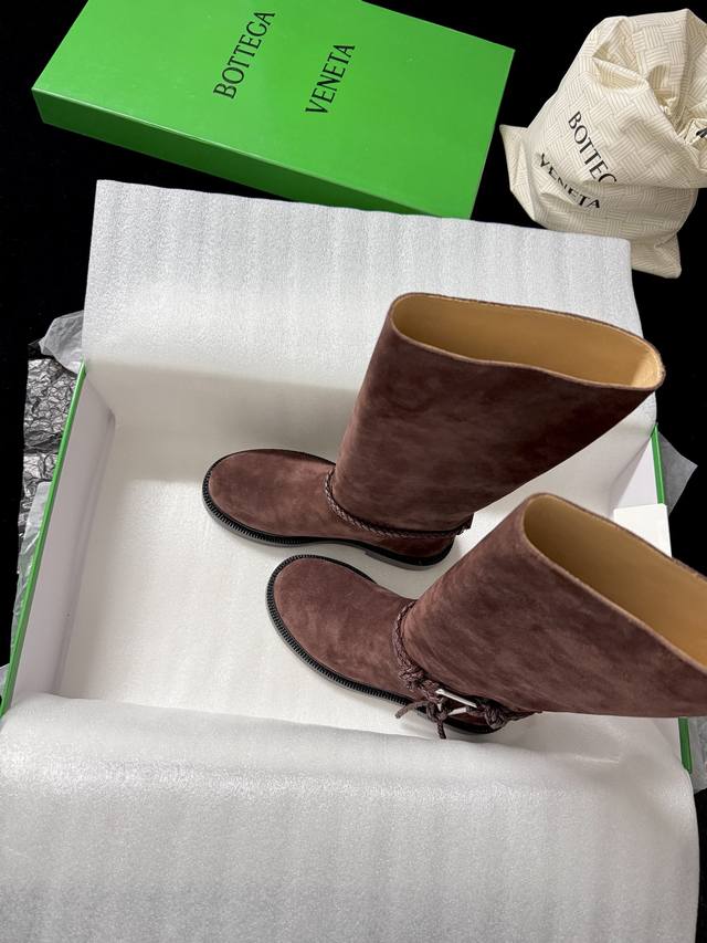 Bottega Venet* New Arrival Super cool and stylish, top-notch boot design with wo