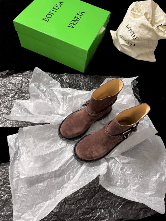 Bottega Venet* New Arrival These are top-quality ankle boots, absolutely stunnin