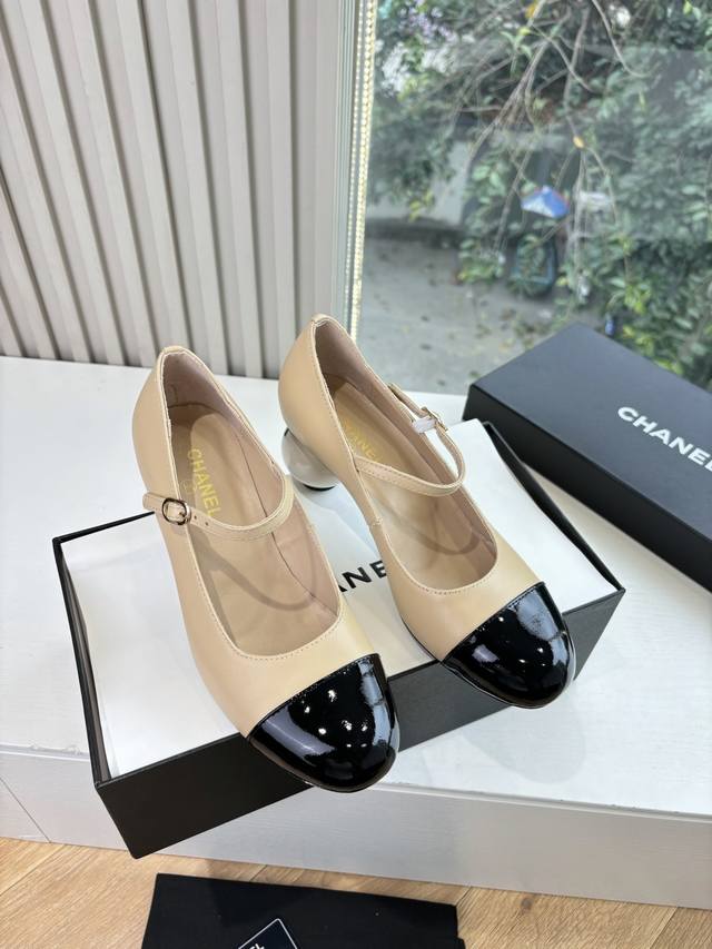 G030 What you see is what you get: Chanel*