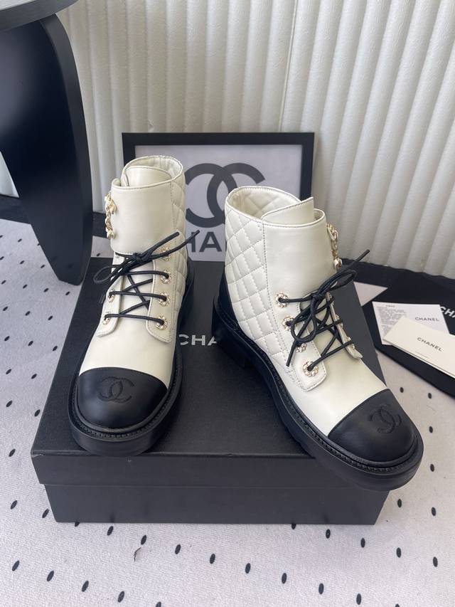 Chanel's most worthwhile motorcycle collection this season. The signature gold l