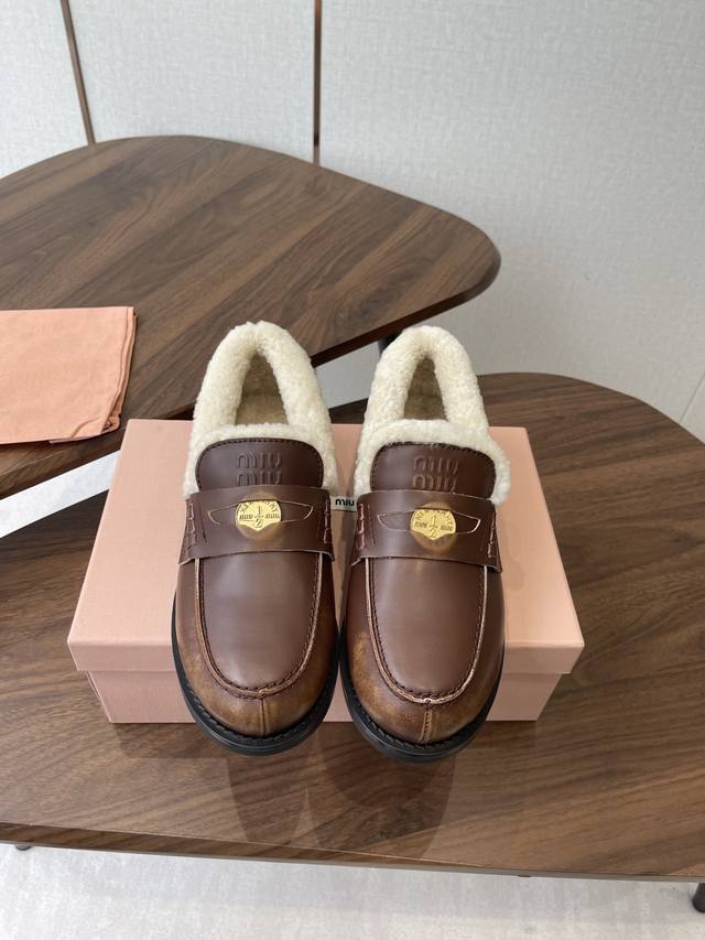Autumn/Winter 25Ss Exclusive Hot Selling Miu Miu Gold Coin Wool Loafers This sea