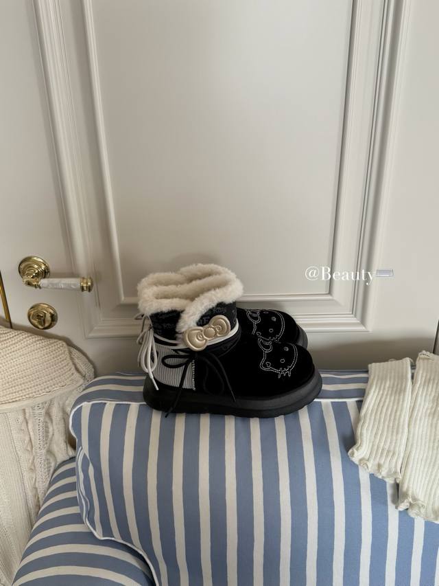 Kitty Graffiti Embroidered Snow Boots A super cute collaboration with Kitty! Aut