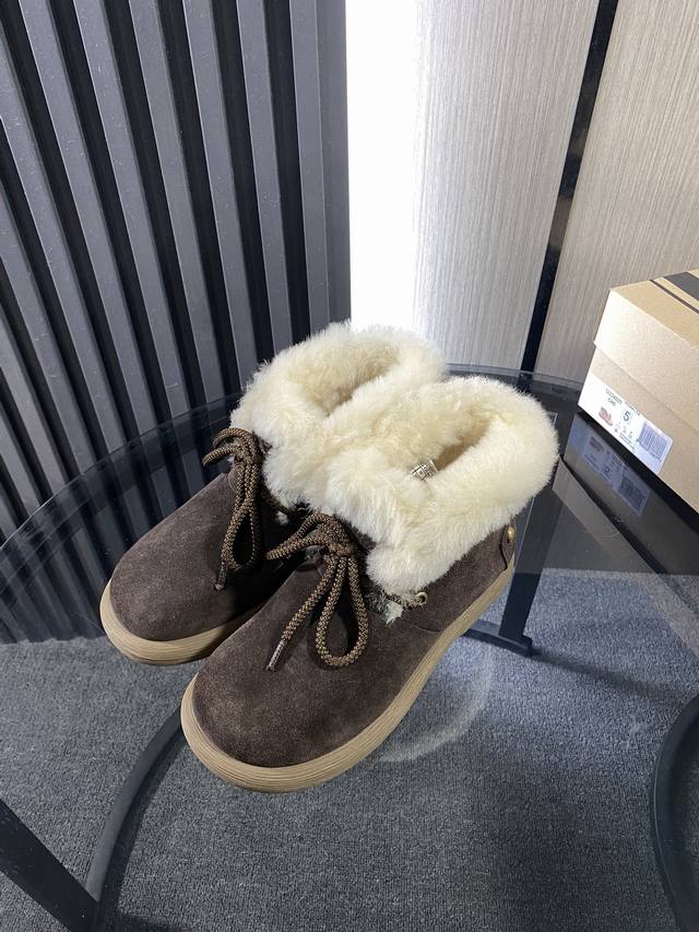 Ugg snow boots, a must-have for fashionistas, easy to match with both long and