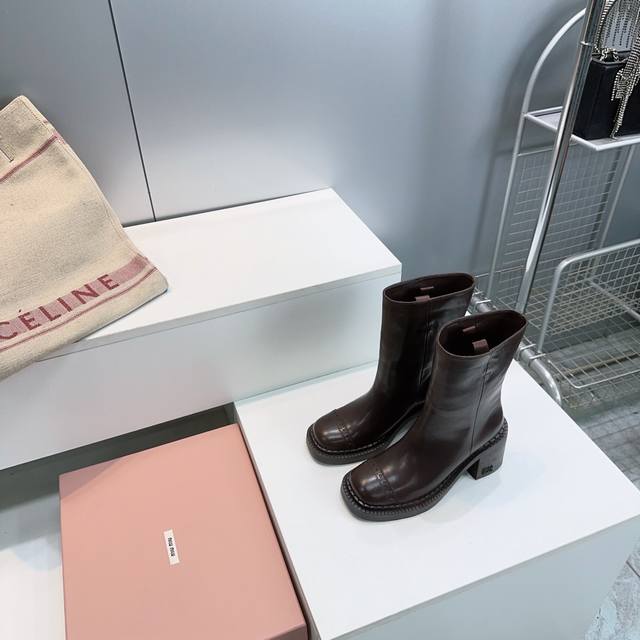 High-quality factory-made short boots! Length 680! Top quality Miu Miu 2025 Fal