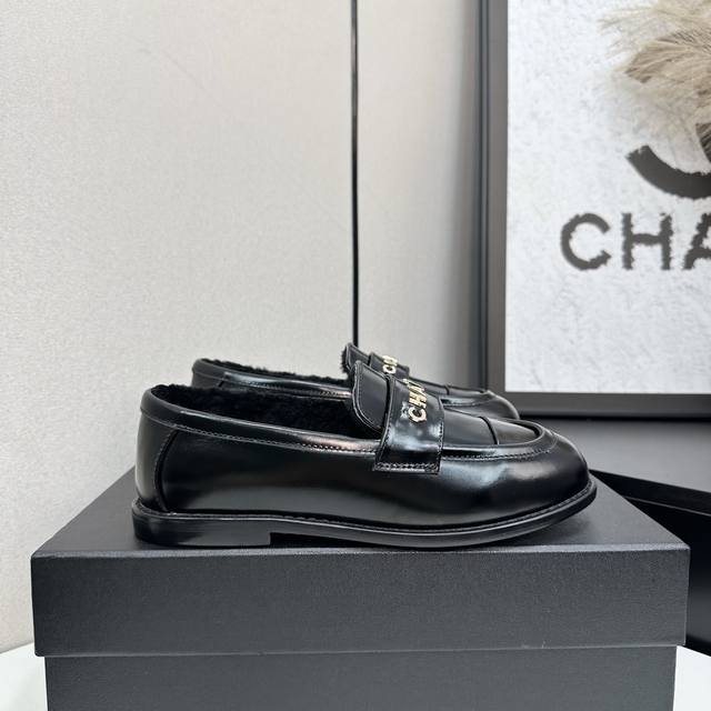 2025 Chanel Ankle Boots, a must-have item for this fall/winter season!! Chanel F