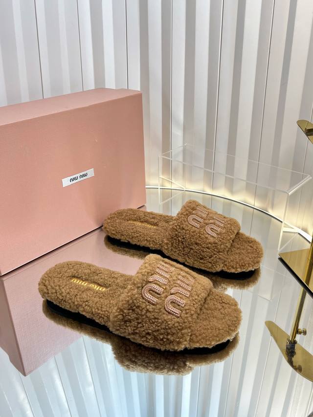 Miu Mi* 2025Ss Autumn/Winter New Style Furry Slippers Miu Miu has made me fall i