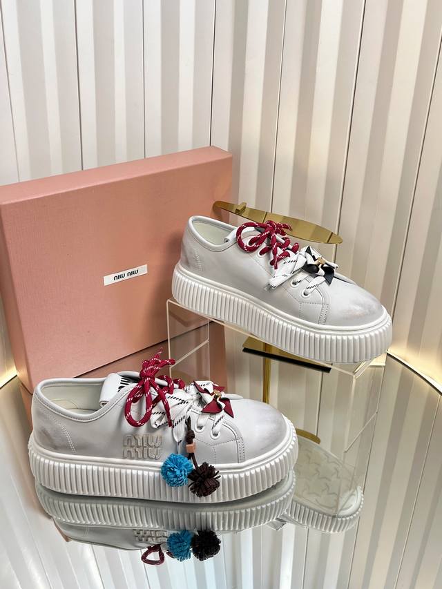 2025 Miu Miu Autumn/Winter New Thick-Soled Biscuit Shoes, Simple Design, Origina