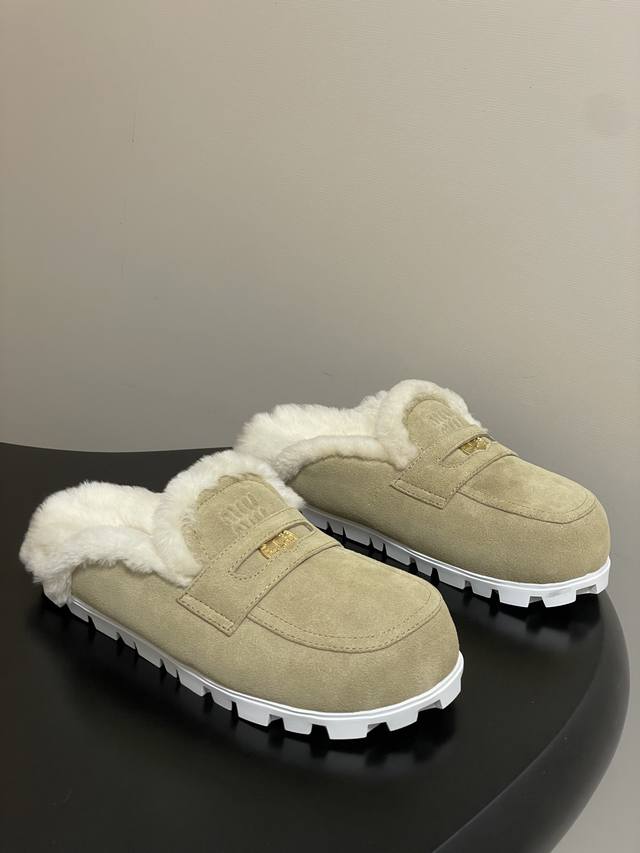 25Ss Autumn/Winter New Miu Miu Classic Gold Coin Closed-Toe Wool Mules Slip-on T