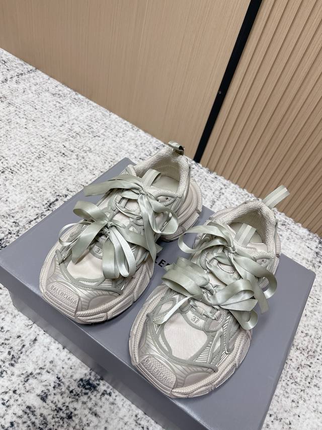 Top-tier version: Women's Balenciaga 3XL round-toe lace-up dad shoes with bow. T