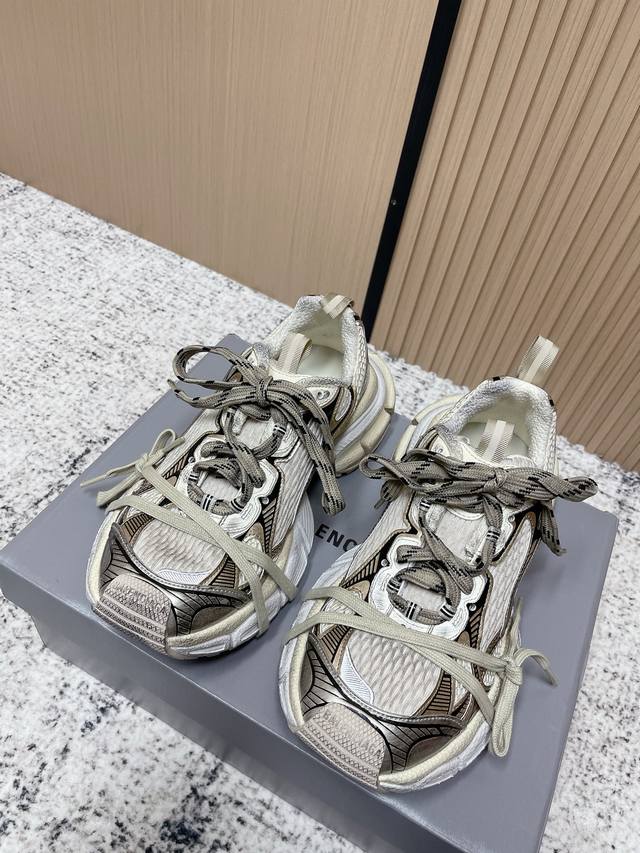 High-volume version Balenciaga Couple 3XL Sneakers. Balenciaga 10th generation