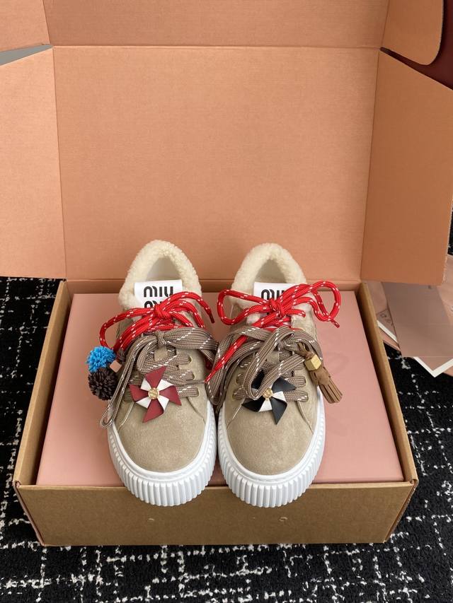 High-quality sheepskin lining, 390 RMB. Wool lining. Miu Miu 25Ss Autumn/Winter