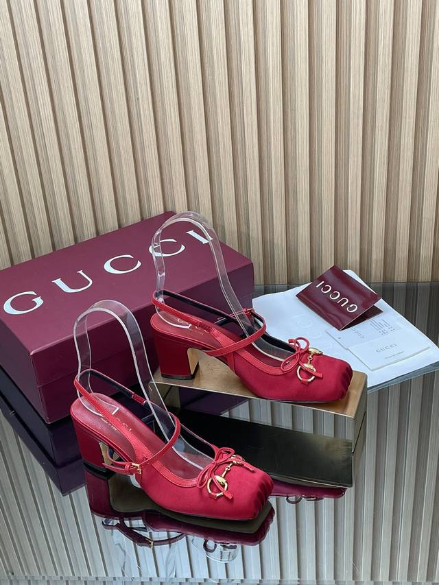Red Silk Gucci High-End Boutique 2025 Overseas Early Autumn Gucci Horsebit Seri