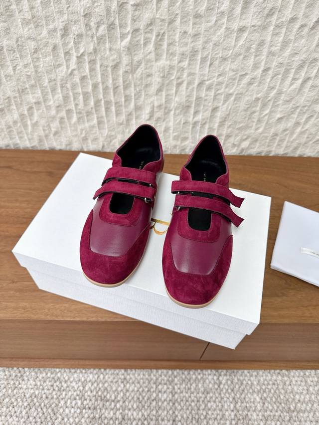 G123 The Row, a niche streetwear brand, presents its latest 25Ss autumn Velcro M