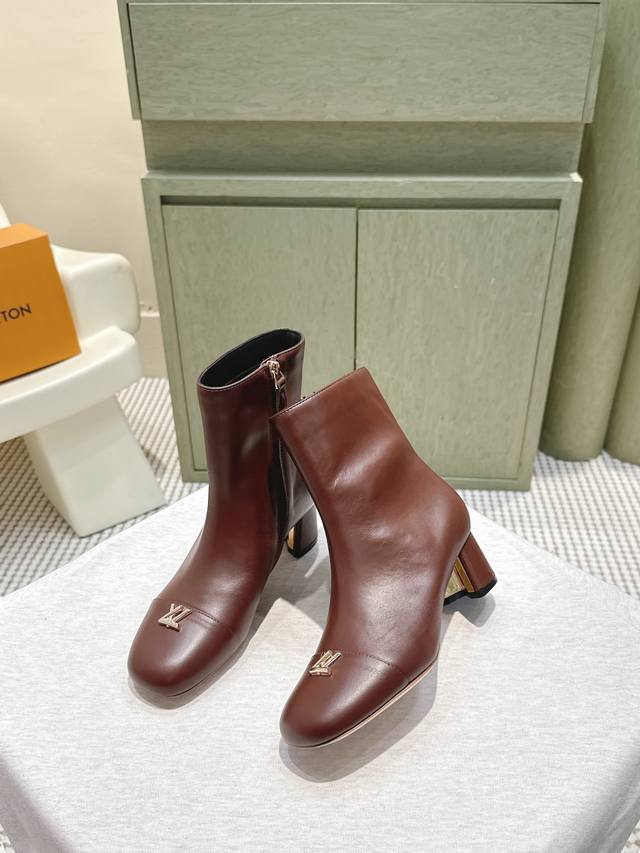 Retail Quality Louis Vuitton 25Ss Autumn/Winter New Simple Round Toe Calfskin Hi