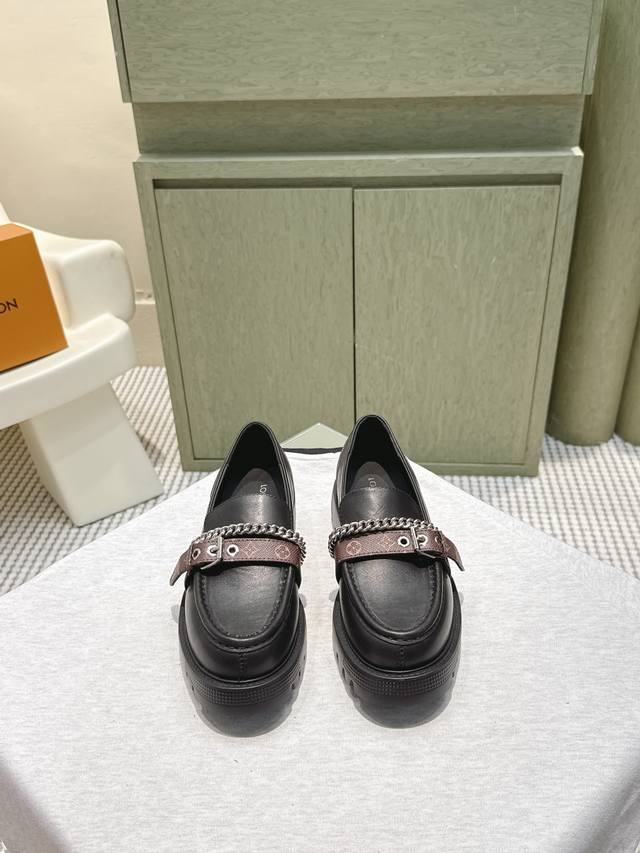 Top-quality Luois Vuitton 25Ss new arrival, the latest flat loafers, a must-hav
