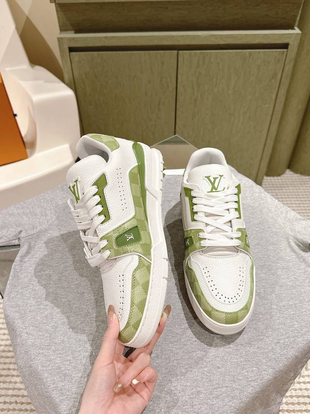 LV new colors available in stock, top-quality replica! The entire classic LV col