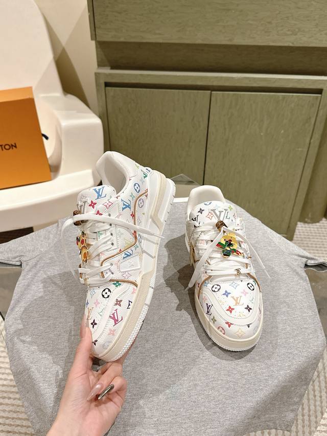 Couple style with 50/225 buttons LV (Louis Vuitton) sneakers, new colors availa