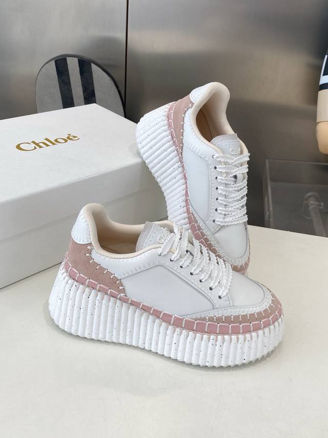 2025, Chloe's new white sneakers are now available at boutiques. These spring/su