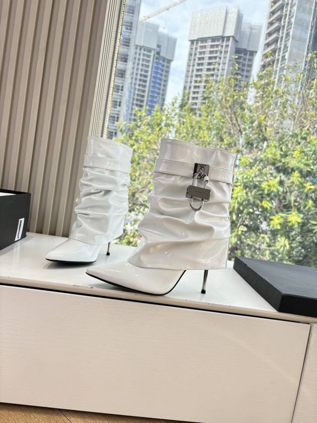 G277 Givenchy New Fashionable Long Boots/Riding Boots in Glossy Leather, 1:1 rep