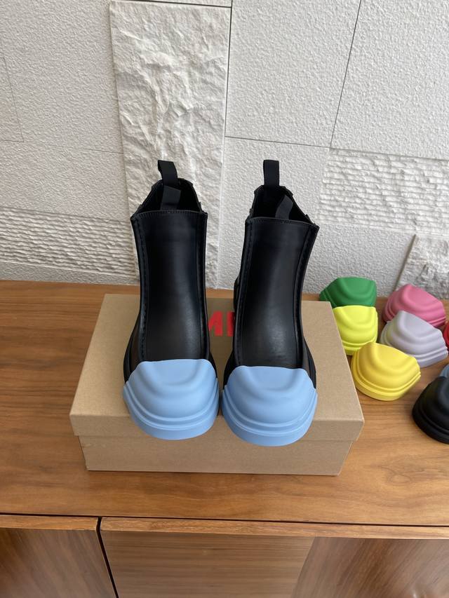 Top Version: 7-color toe caps for any combination, plus an extra pair of toe cap