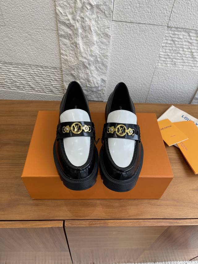 Top Version: Louis Vuitton 25Ss Autumn/Winter New District Flat Loafers This Dis