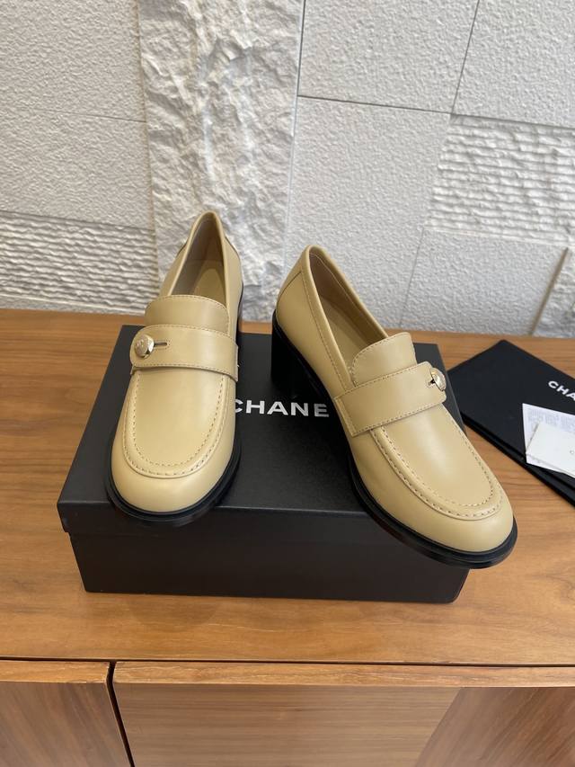 Top-tier version: Chanel 25K Autumn/Winter New Double C Enamel Buckle Flat Platf