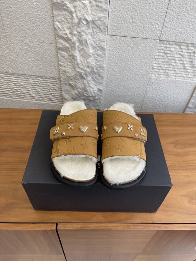 Top Version: Birkenstock x Louis Vuitton Unisex Soft-Soled Fleece Slippers The B