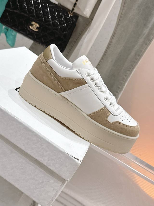 New thick-soled casual shoes with a triangle logo, developed from the original