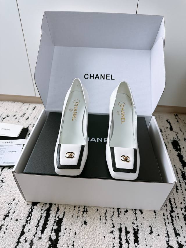 Top-tier boutique runway style high-heeled shoes Absolutely stunning! A runway