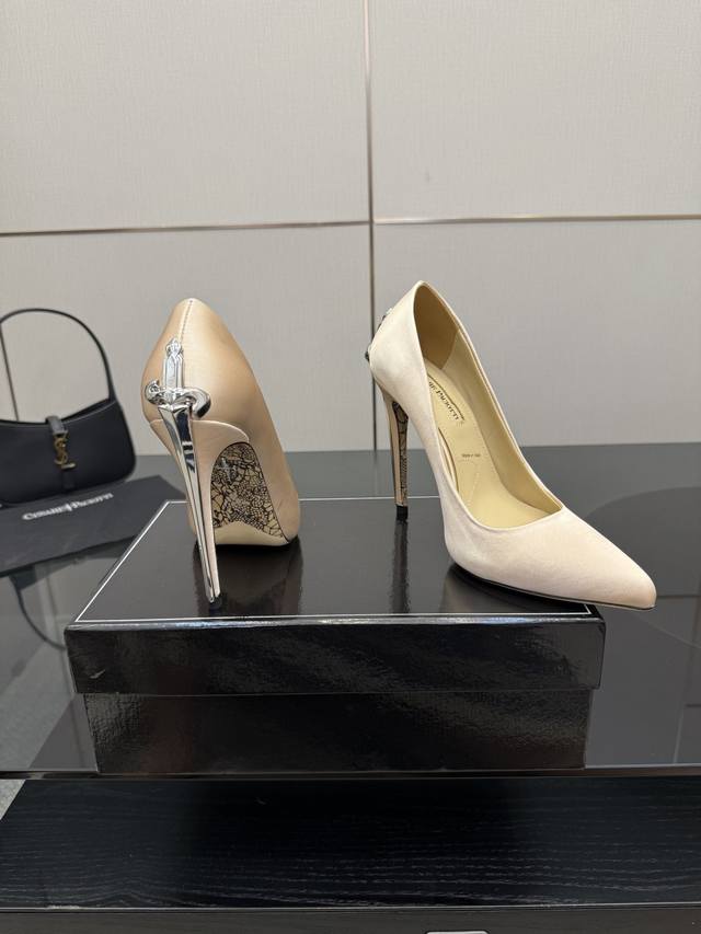 "A Blade Piercing the Heart" Cesare paciotti Dagger High Heels Limited Edition,