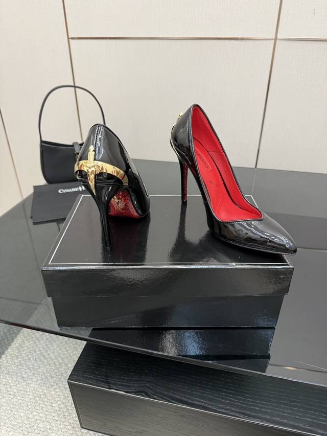 "A Blade Piercing the Heart" Cesare paciotti Dagger High Heels Limited Edition,