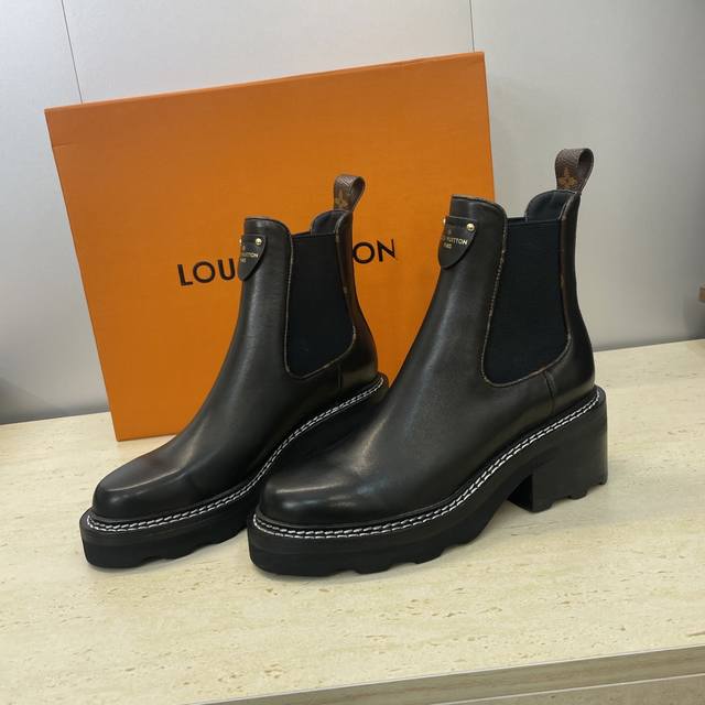 Factory price Louis Vuitton* 2025 Autumn/Winter New Chelsea Style Stretch Motorc