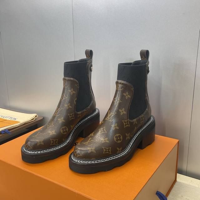 Factory price Louis Vuitton* 2025 Autumn/Winter New Chelsea Style Stretch Motorc